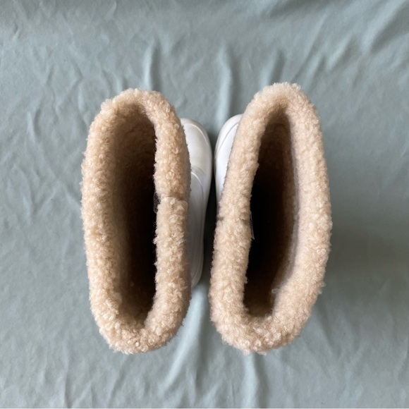 RARE UGG Mill Creek Rain Boot, Iridescence White, Size 6/EU 37 - Picture 8 of 10